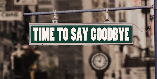 Schild mit dem Spruch: Time to say goodbye