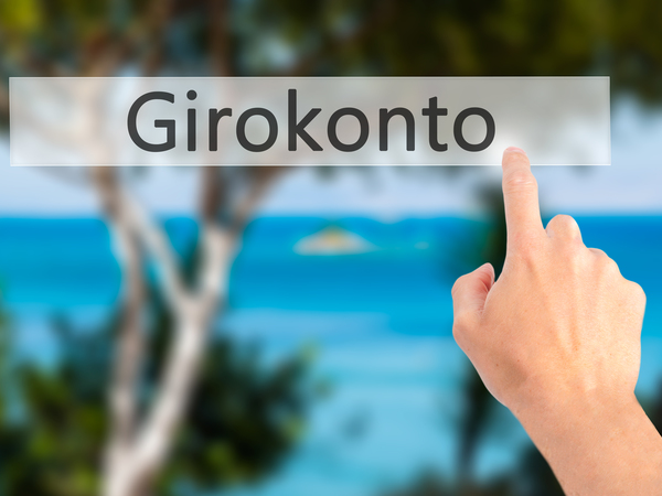 Girokonto Feld wird angetippt